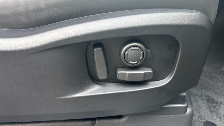 Land Rover Defender 3.0 D350 X-Dynamic HSE 90 3dr Auto Diesel Estate